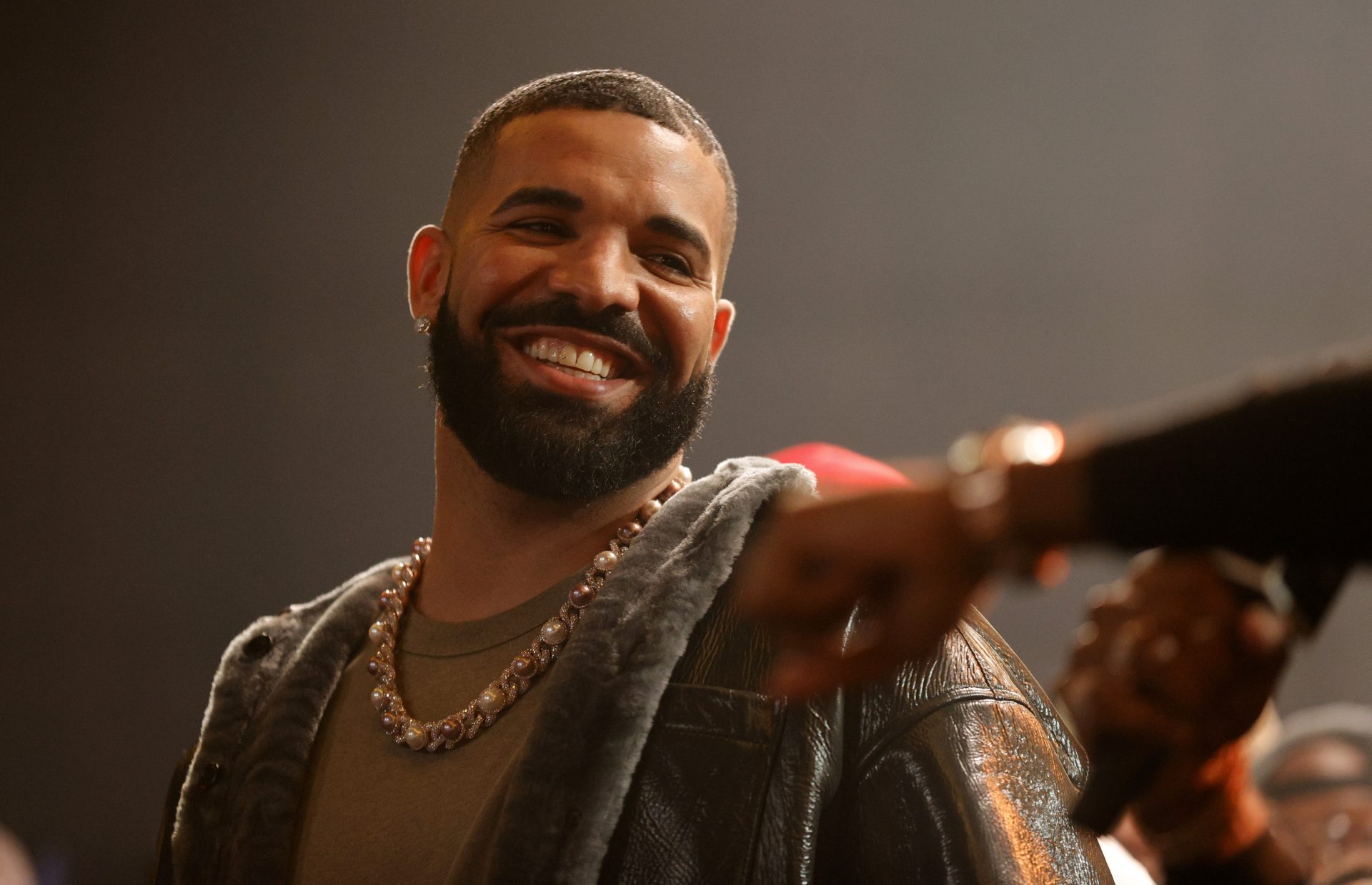Drake Has The Internet Going Nuts After Dropping New Album ‘Honestly, Nevermind’