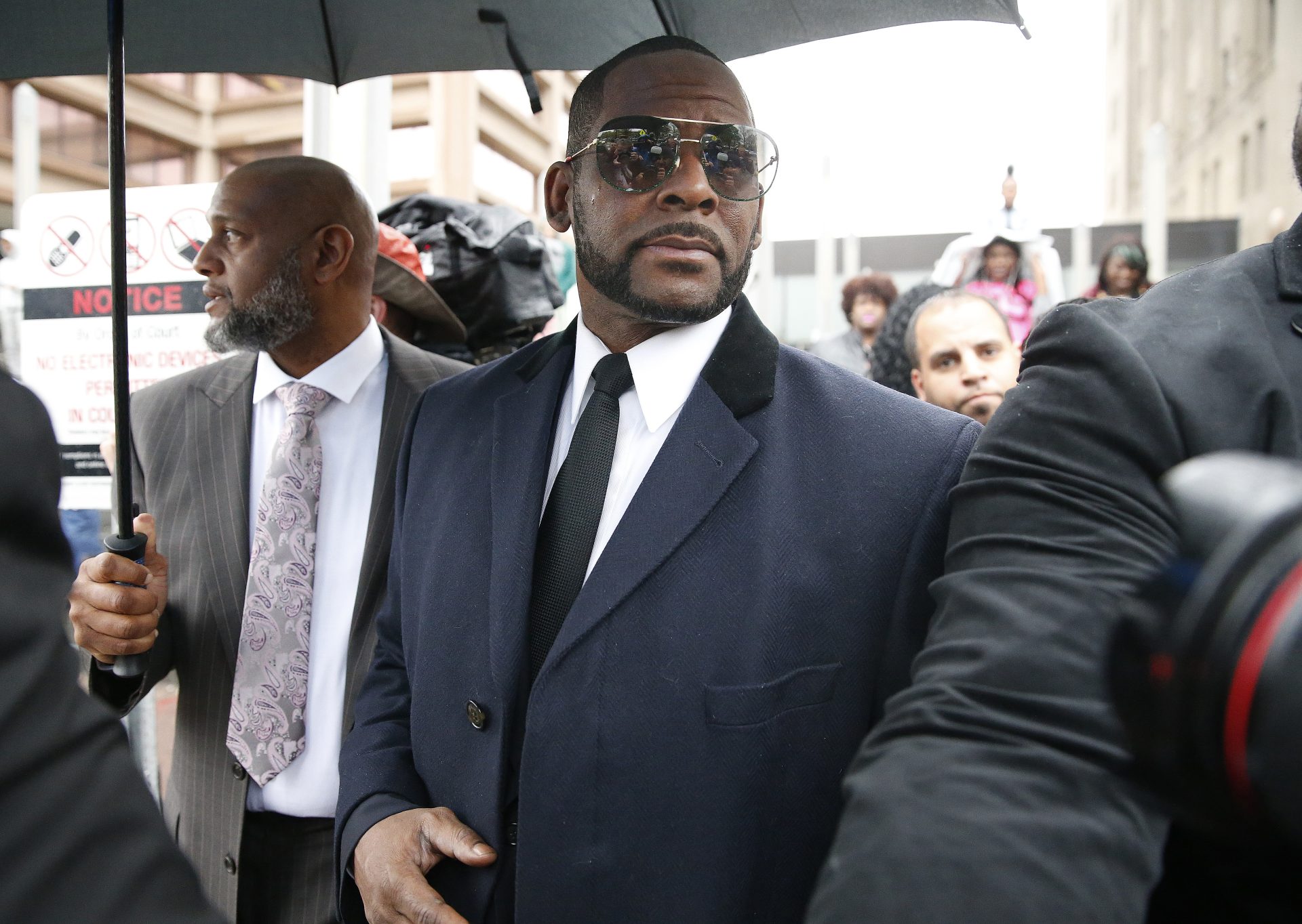 Federal Prosecutors Suggest R.Kelly Be Sentenced To More Than 25 Years In Prison 