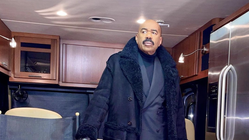 Steve Harvey’s Coaching Skills Leave Fans Focusing on His Choice of Clothes Instead