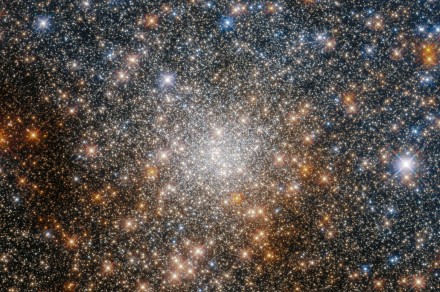 Hubble snaps globular cluster near the heart of our galaxy