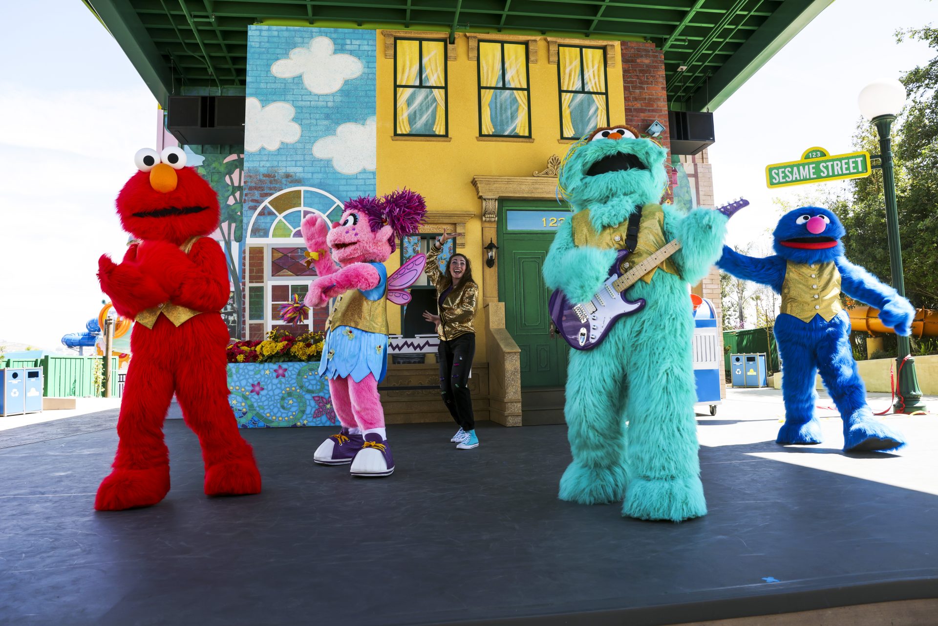 Black Mother Slams Sesame Place After Character Seemingly Ignores Her Daughters At Parade
