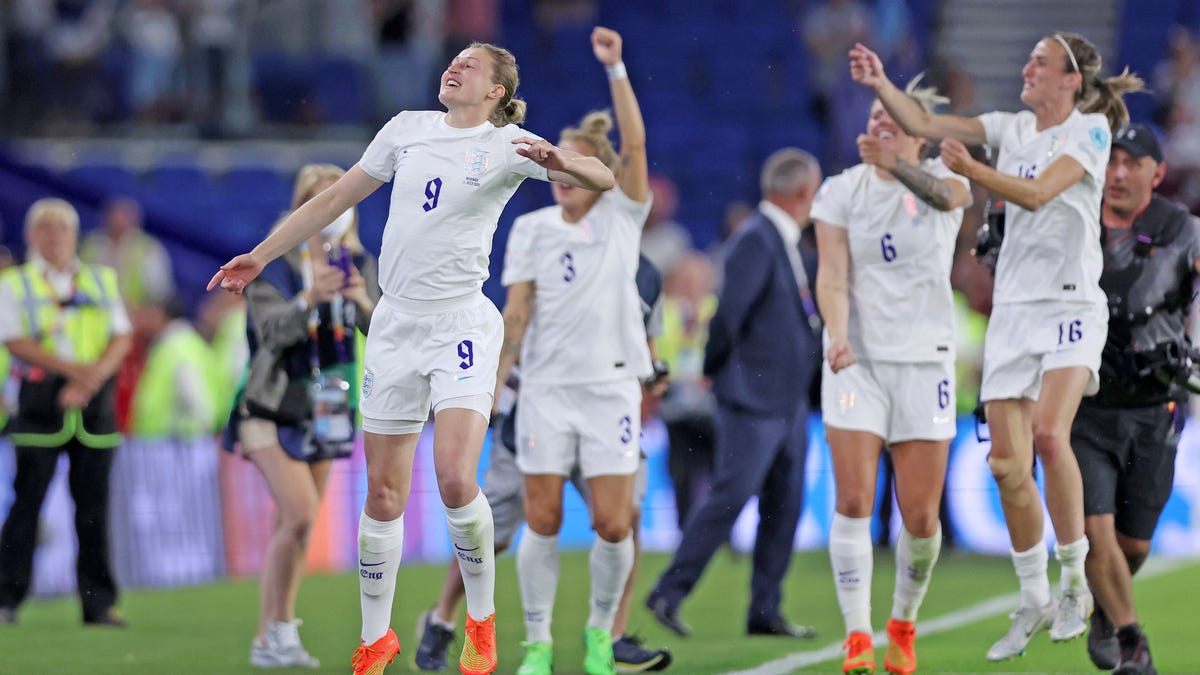 England blanks Norway, 8-0; U.S. women defeat Mexico, 1-0