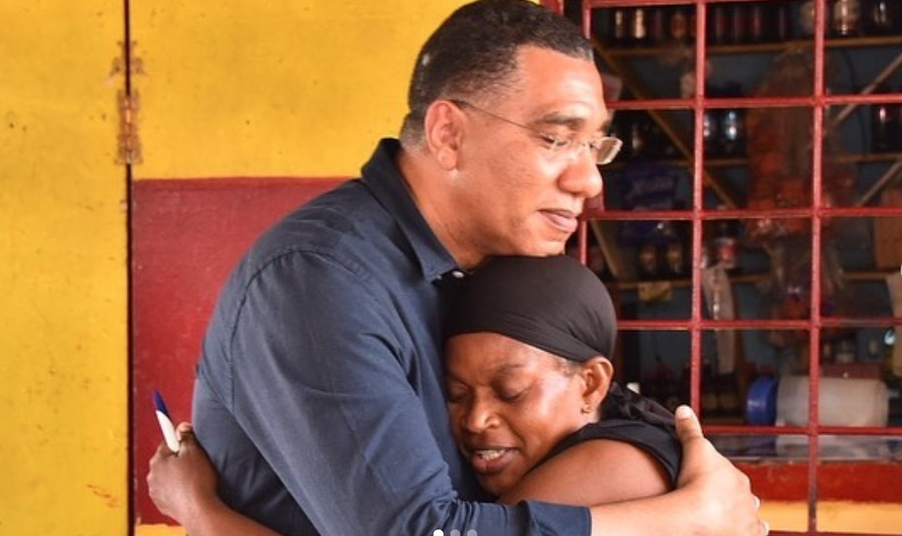 PM Holness Consoles Grieving Mother of Clarendon Victim – YARDHYPE