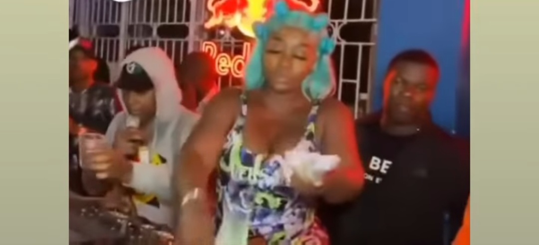Spice Gives Away About $500,000 At Uptown Mondays – Watch Video – YARDHYPE