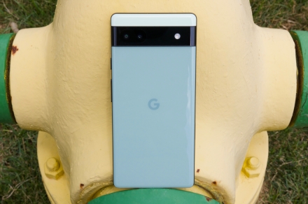 Does the Google Pixel 6a come with a charger?