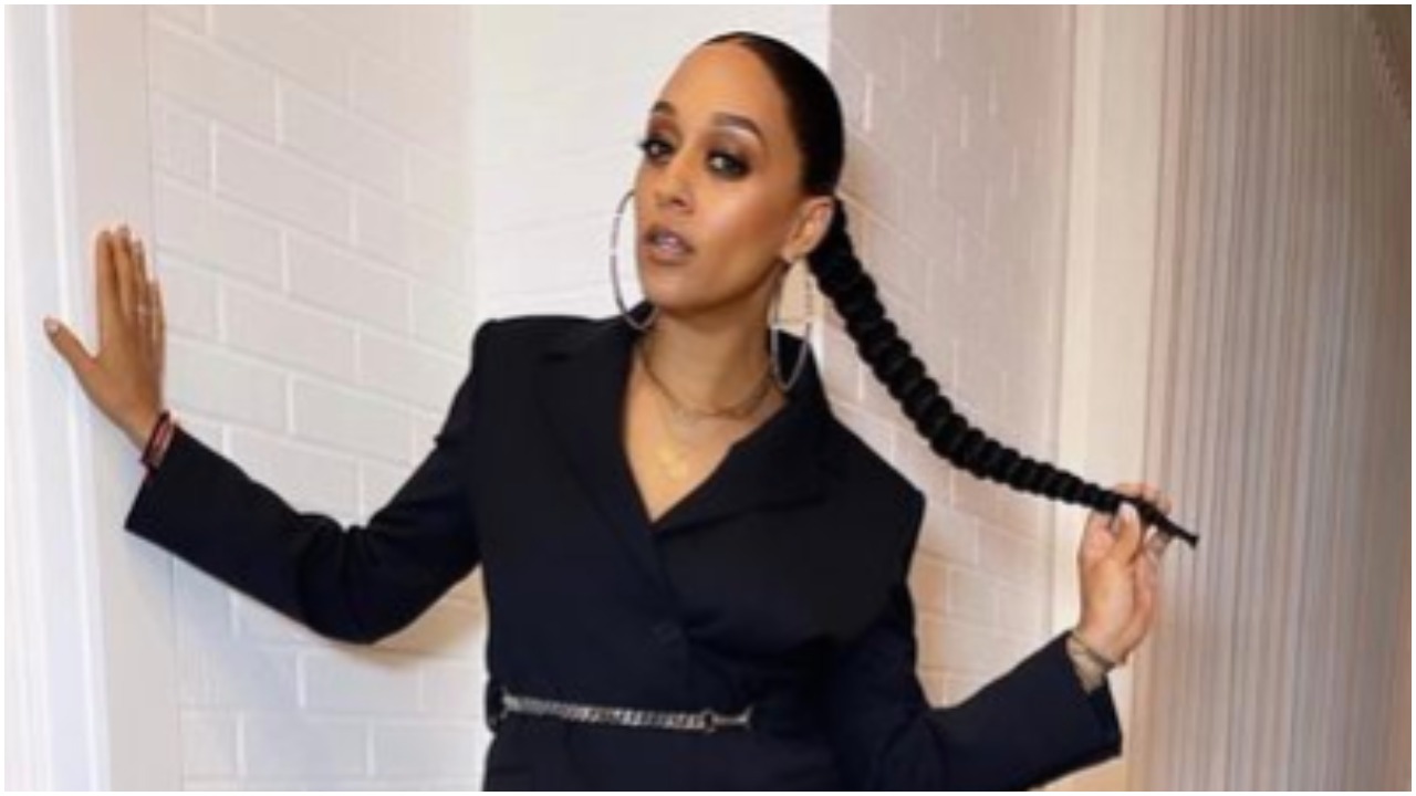 Fans Show Love to Tia Mowry After She Pops Out with Honey Blond Braids