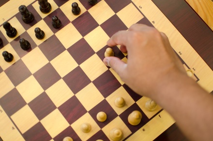 Chess-playing robot breaks child's finger during game