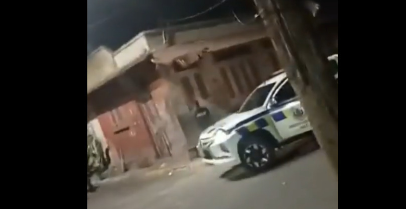Police Involved In Shootout On Smith Lane, Kingston – Watch Video – YARDHYPE