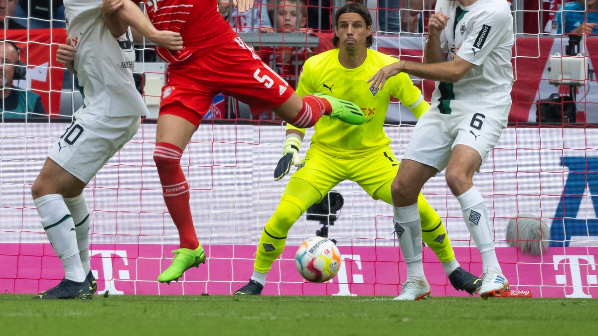 Borussia Mönchengladback’s Yann Sommer dominates Munich