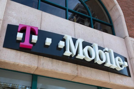 T-Mobile partners with SpaceX to 'end mobile dead zones'
