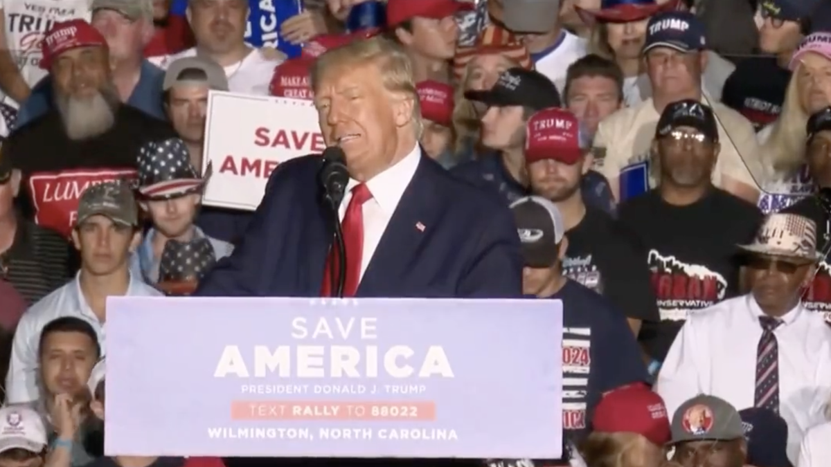 Ex-POTUS Donald Trump recaps Jets/Browns game during rally