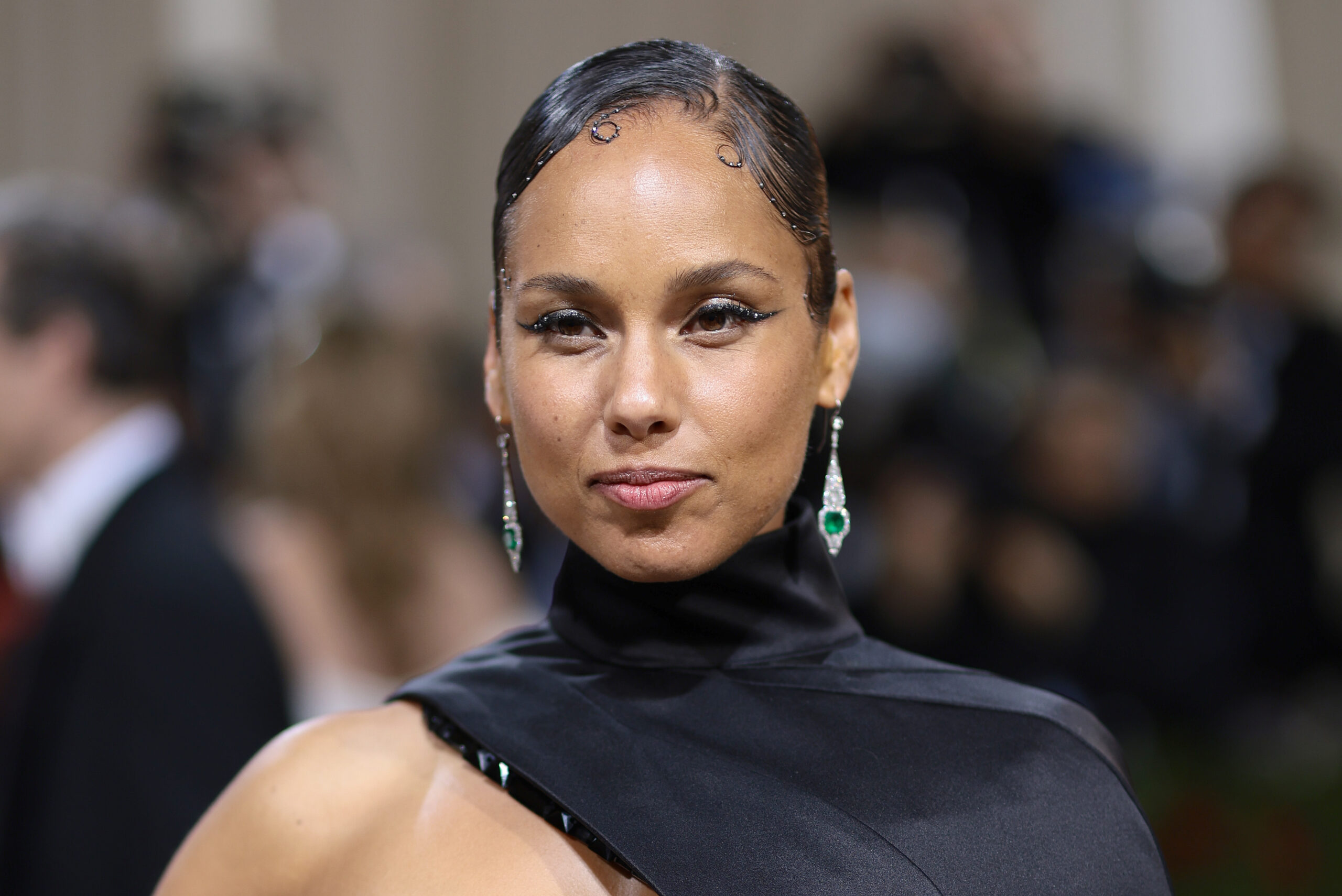 Alicia Keys Gets Grabbed and Kissed by a Fan During Concert Performance, the Singer and Fans React