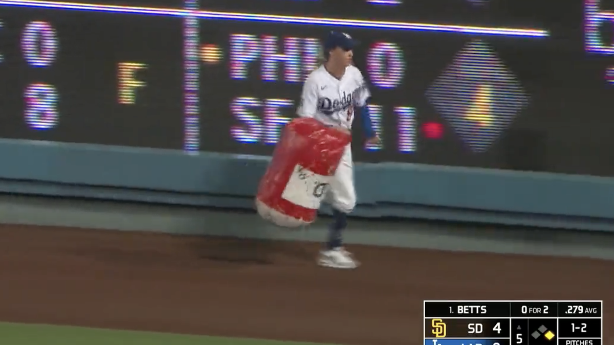 Dodgers fans troll Padres, Fernando Tatis Jr. with PED inflatable
