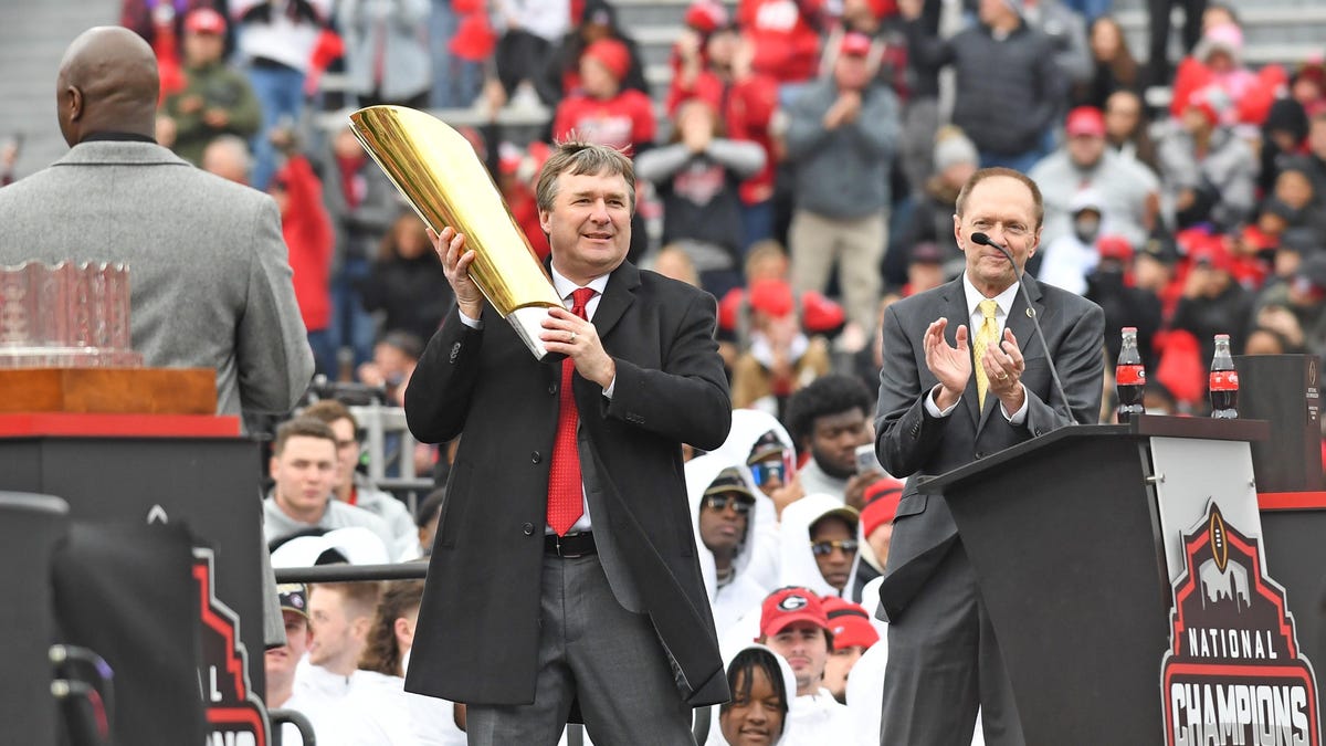 College Football Playoff expanding to 12 teams in 2026